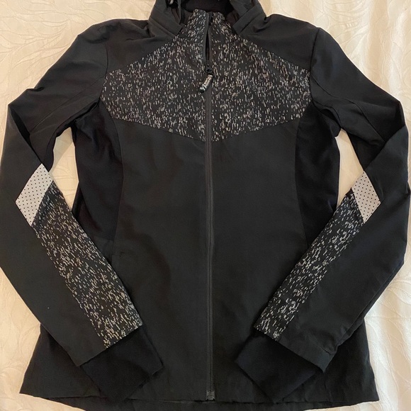 ‼️SOLD‼️Black windbreaker from The Running Room! - Picture 1 of 3